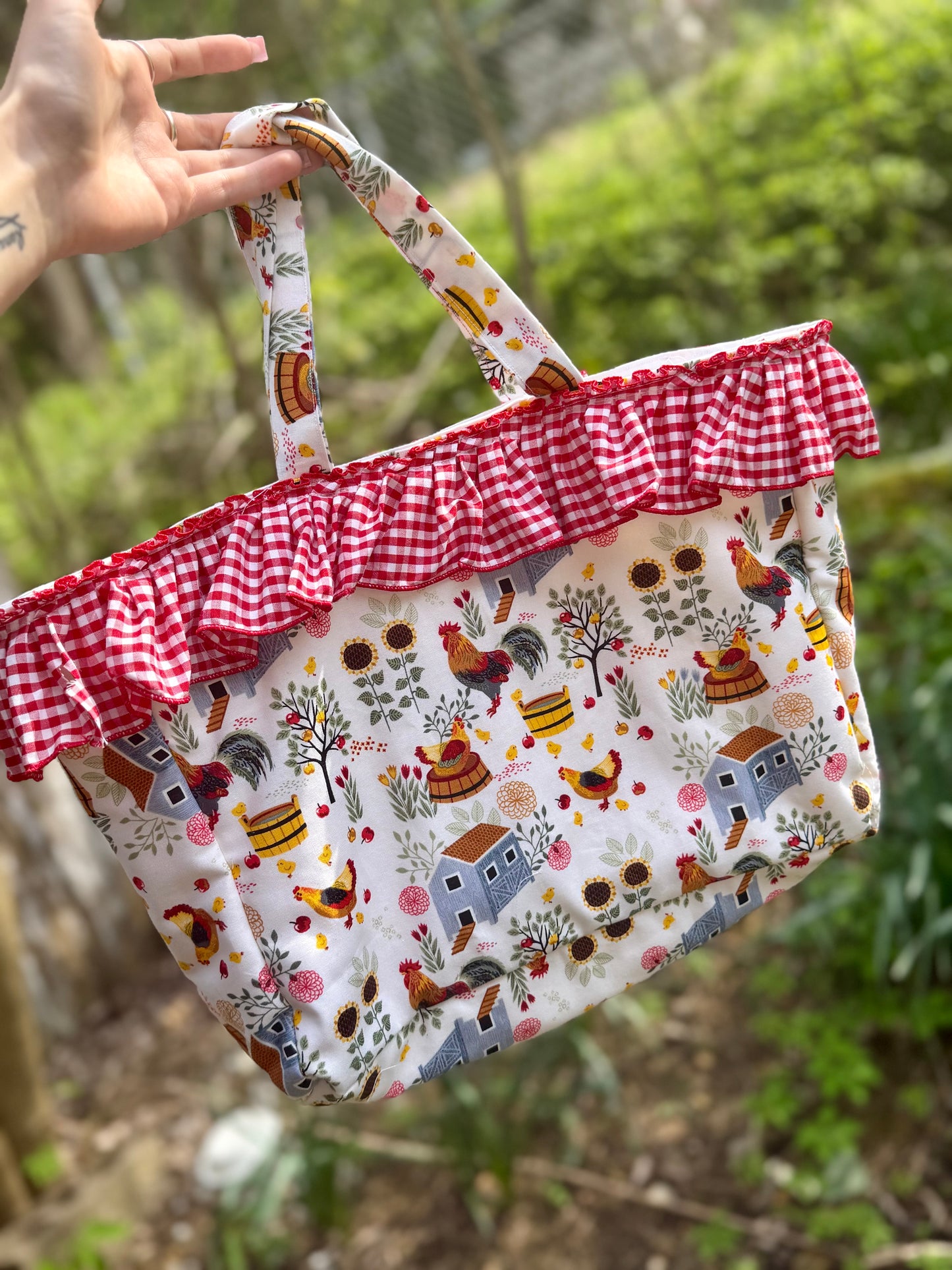 Farm style tote